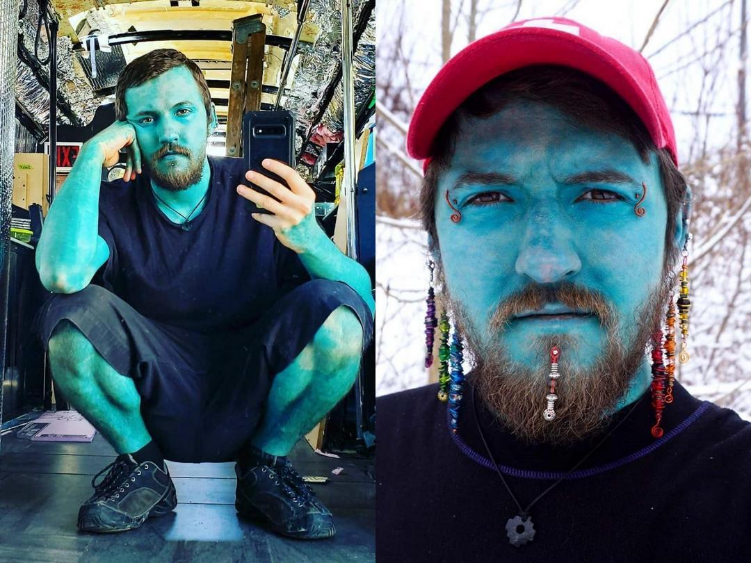 Канадец с помощью тату закрасил всё тело голубым цветом