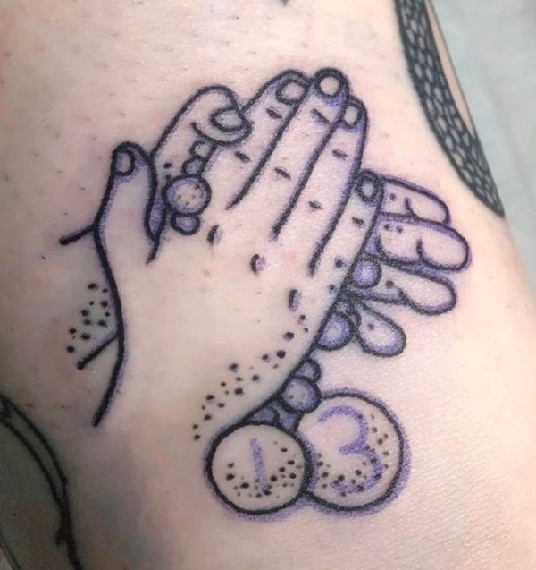 Кульминация безумия: люди стали посвящать коронавирусу татуировки