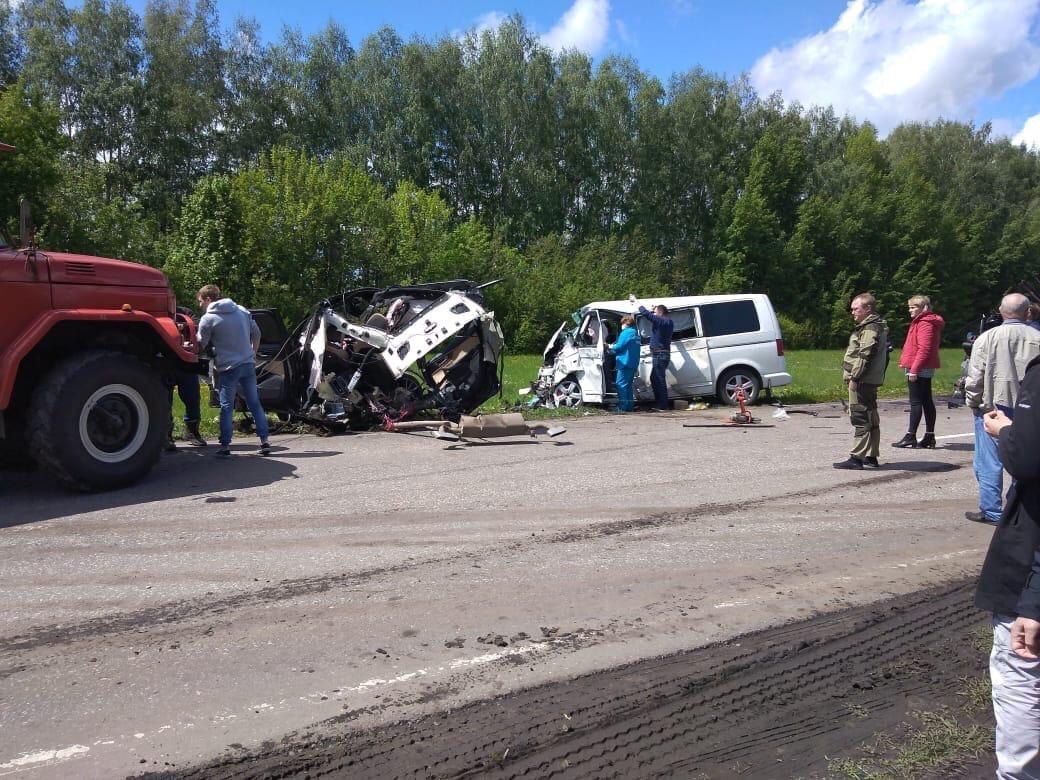Audi Q7 разорвало на части в ДТП в Тамбовской области Всячина