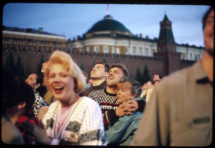 Интересные фото из девяностых Россия, Москва, своей, Анатолий, Чистоусов, программы, CocaCola, праздновании, время, стали, «Джентльменшоу», Москвичи, Девушки, поклонниками, 850летия, будущего», «Гости, своими, супружеская, столицы