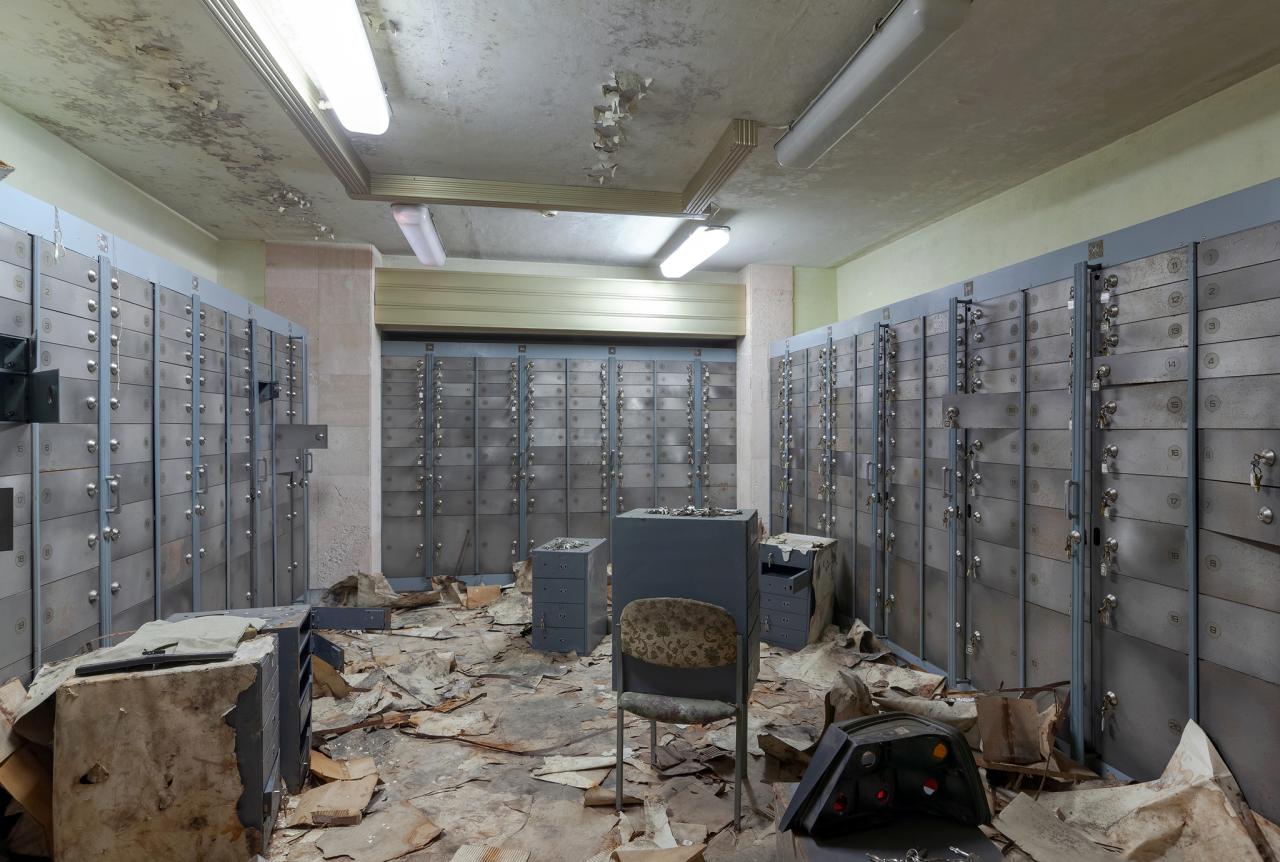 Появились фотографии заброшенного банковского хранилища в Москве Всячина