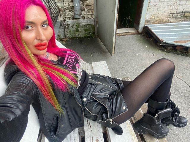 Анастасия Покрищук _just__queen_ потратила целое состояние на новые скулы и стала звездой в Instagram Всячина