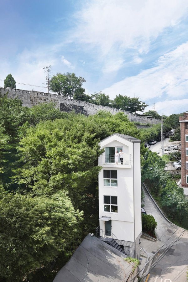 Жизнь в башне: невероятно узкий дом в Южной Корее Всячина