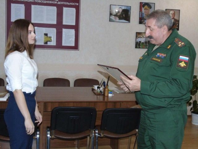 В Курской области 17-летняя Анна Целикова привела более 30 призывников в военкомат Всячина