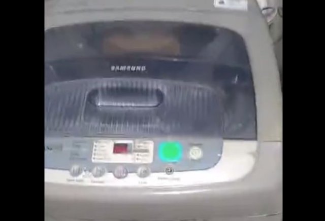 Стиральная машина, издающая очень странные звуки Видео