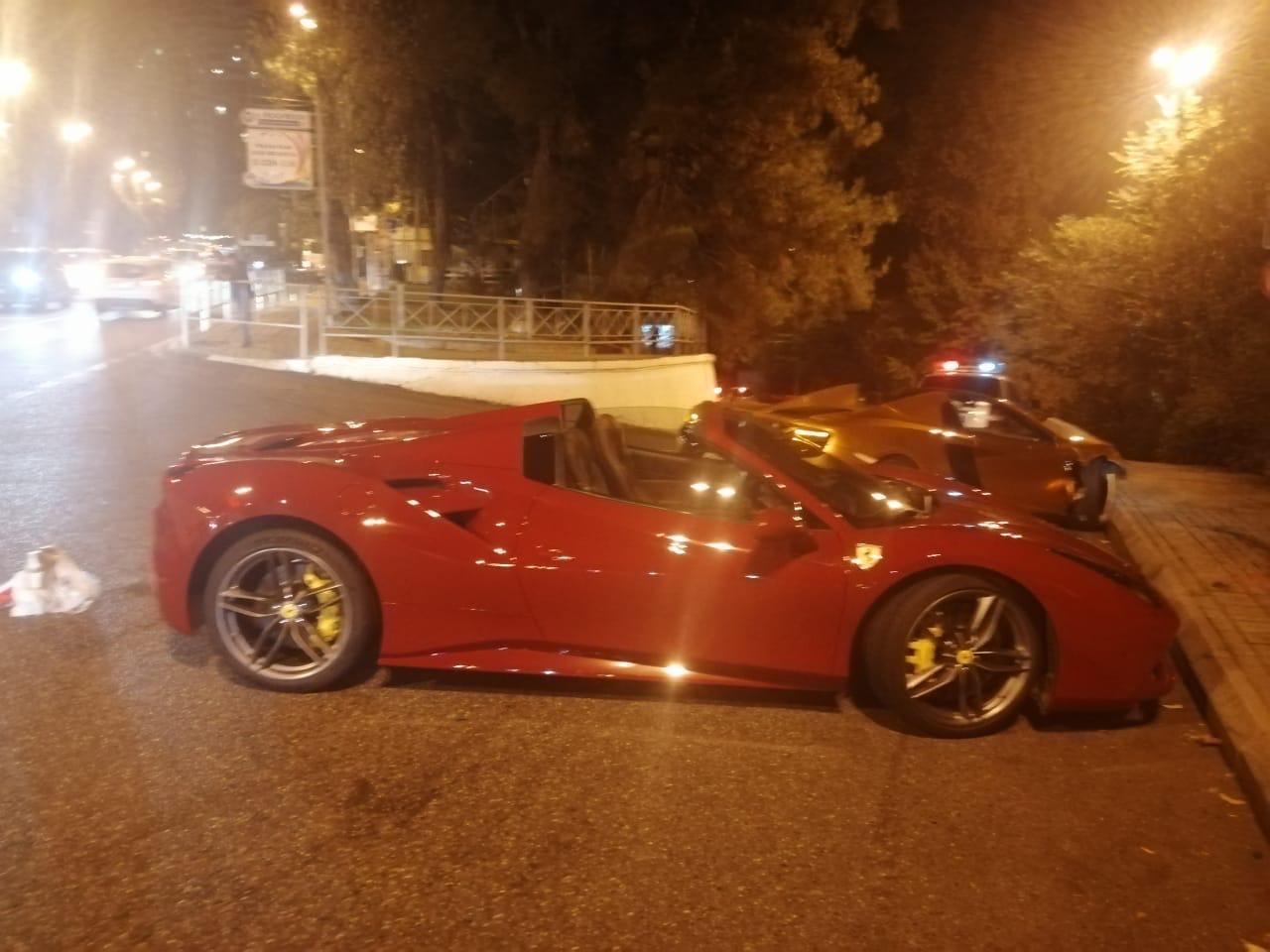 В центре Сочи в ДТП попали спорткары Mclaren и Ferrari Видео