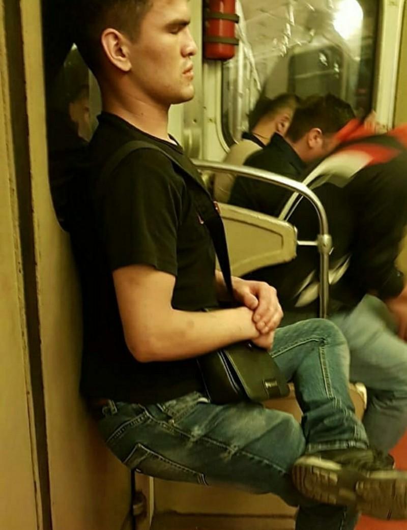 гей негр в метро фото 78