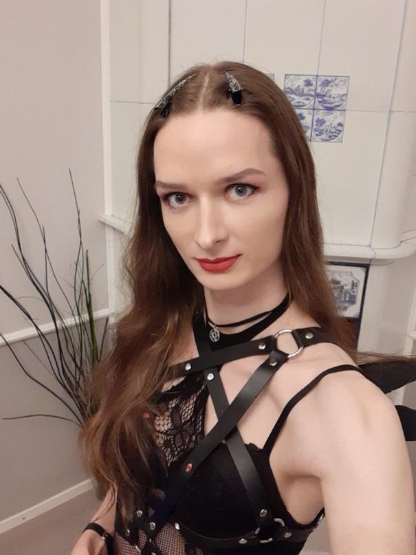 Проститутки-трансгендеры избили недовольного клиента в Петербурге. Они оказались порнозвездами Всячина