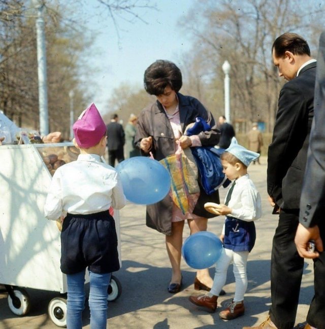 Исторический винегрет из фотографий 1950е, Москва, 1980е, Бывший, борту, своей, АтлантикСити, НьюДжерси, осматривает, пляже, разрушенный, штормом, Южная, Каролина, Тракайский, замок, Литовская, конкурсантками, архитектурных, лесопилка