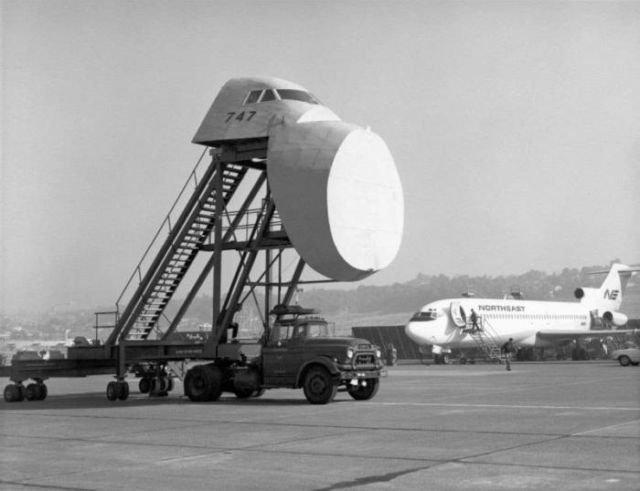 Солянка из интересных ретро-фотографий Москва, 1970–е, Портативный, Девушка, выставке, Чикаго, Видеосъемка, автомобиля, Прохожие, интересом, рассматривают, автоматы, оплаты, парковки, Тверской, улице, Россия, киоска, Всемирной, Колонна