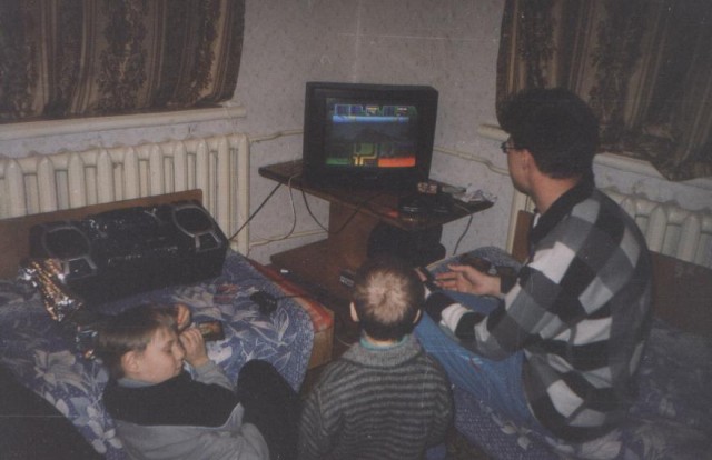 Домашняя игровая атмосфера 90-х 