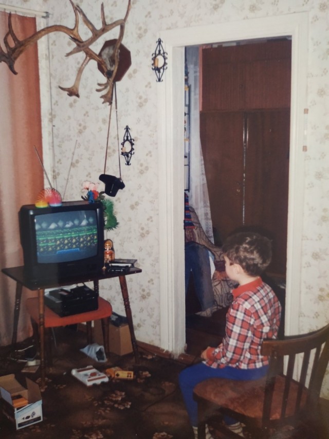 Домашняя игровая атмосфера 90-х 
