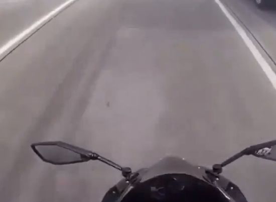 Мотоциклист не убедился в безопасности маневра