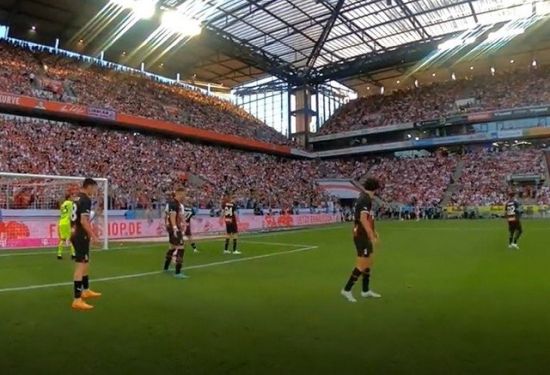 Футбол от первого лица: нательные камеры у игроков "Кельна" во время недавнего матча с "Миланом"