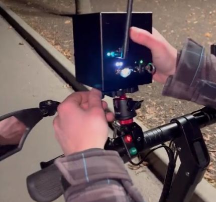 GPS с лазерной проекцией для велосипедов и самокатов