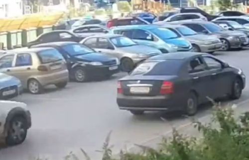 Классическая ошибка на парковке привела к драке в Екатеринбурге