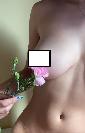 Натуральная женская грудь
