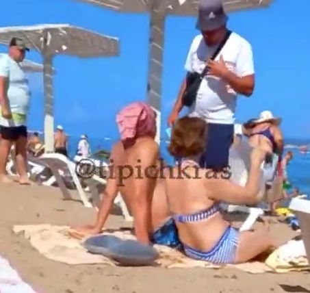 Наглый охранник оскорбляет и гонит отдыхающих с пляжа "Дельфин" в Геленджике