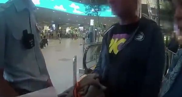 В аэропорту Домодедово мужчину на досмотре спросили, что у него в сумке — он с сарказмом ответил «бомба»