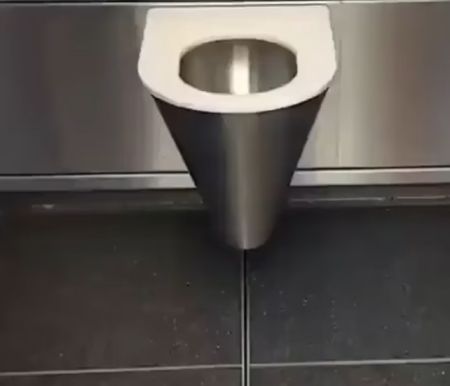 Самоочищающийся общественный туалет⁠⁠