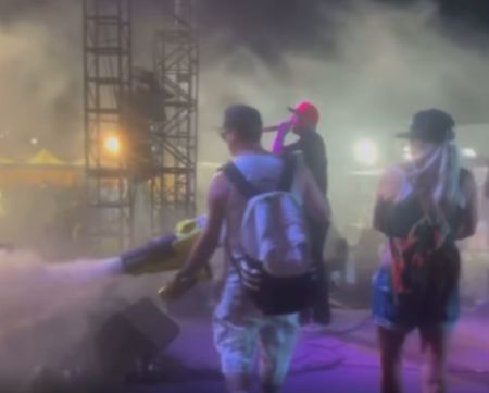 В Калифорнии рэппер Чаки Чак окуривал на концерте зрителей марихуаной
