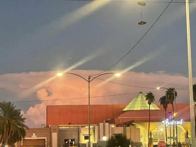 Жители Лас-Вегаса испугались необычного облака Сегодня, утром, ясном, одиноко, появилось, массивное, необычное, облако, напоминающее, ядерный