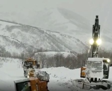 "Сейчас он его подымет"
