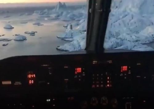 Посадка самолета в Гренландии