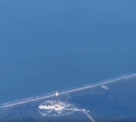 Пассажир самолета стал свидетелем запуска Falcon 9 от SpaceX
