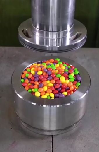 Гидравлический пресс и Skittles