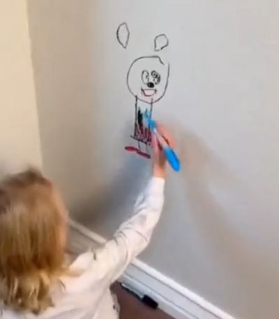 Папаня решил поддержать творчество дочки и расширил её рисунок