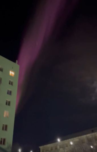 В Новогоднюю ночь в Мурманской области засняли редкое пурпурное северное сияние