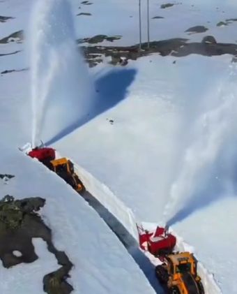Норвегия, уборка трехметрового слоя снега