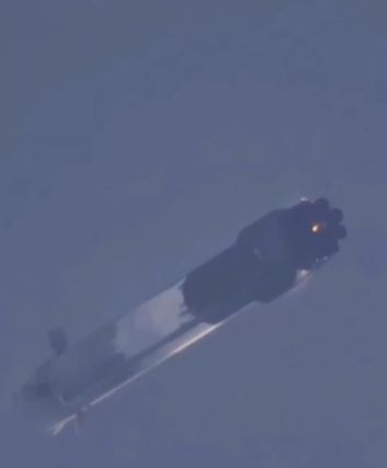 Интересный вид на возвращение Falcon 9 на Землю⁠⁠