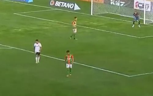 На чемпионате Чили вратарь забил гол от ворот до ворот
