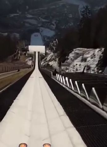 Вид от первого лица на прыжок с крупнейшего в мире лыжного трамплина