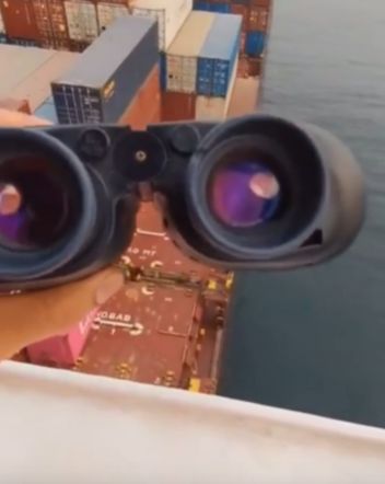 Так выглядит попытка нападения пиратов на контейнеровоз