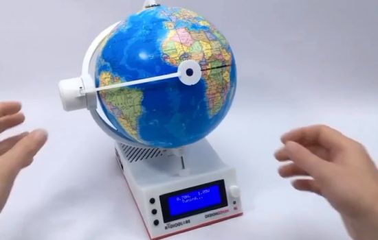Глобус на котором в прямом эфире транслируются радиостанции со всего мира