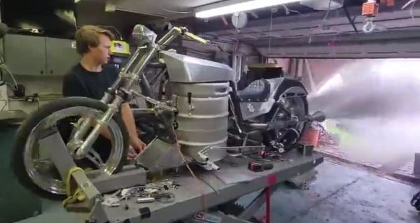 Инженер-сверхразум из США собрал мотоцикл, работающий на пиве
