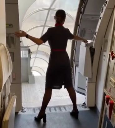 Как закрываются двери на Airbus A330