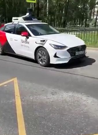 Пассажирка беспилотного такси Яндекса выложила видео поездки по Москве