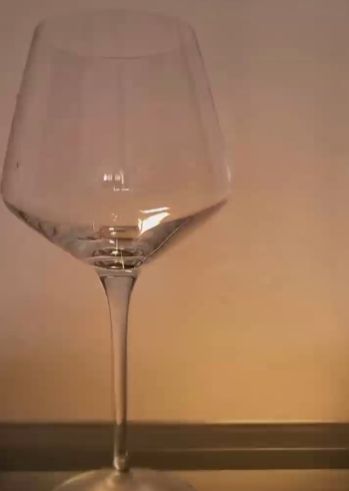 Сколько нужно наливать вина в бокал⁠⁠