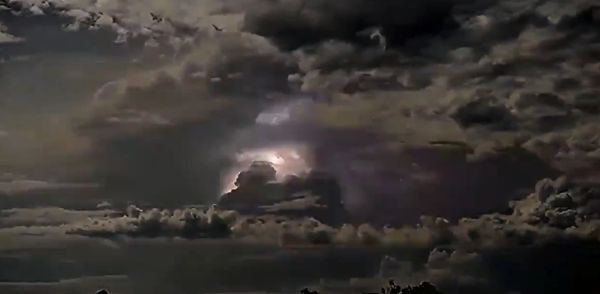 В Сети появился завораживающий таймлапс шторма в западной Австралии