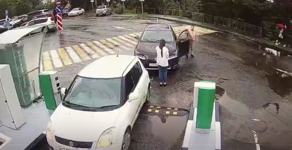 Во Владивостоке хитрая тетка за рулем 40 раз обманула паркомат