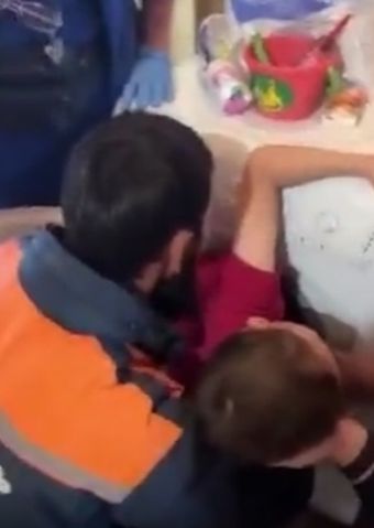 В Казани спасатели провернули спецоперацию по спасению мальчика из стиральной машины