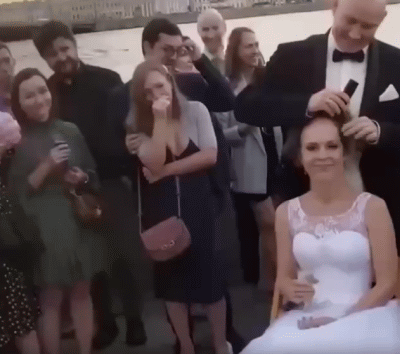 Санкт-Петербург. Жених на свадьбе побрил налысо свою невесту