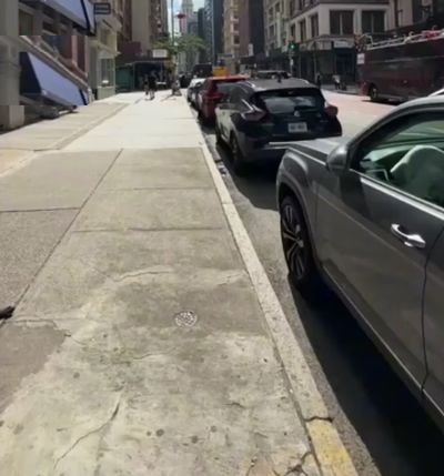Тротуар в Нью-Йорке⁠⁠