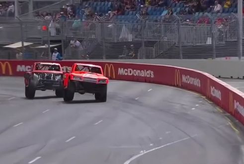 Stadium Super Trucks — бодрейшие гонки на пикапах из Австралии⁠⁠