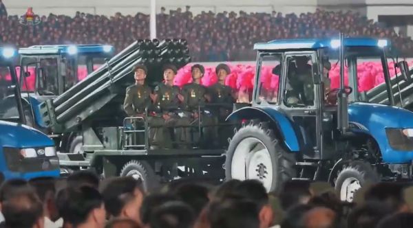 Мирный корейский трактор