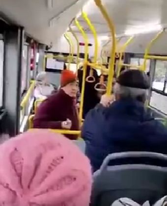 В Пензе пассажирка вышла через окно во время движения автобуса